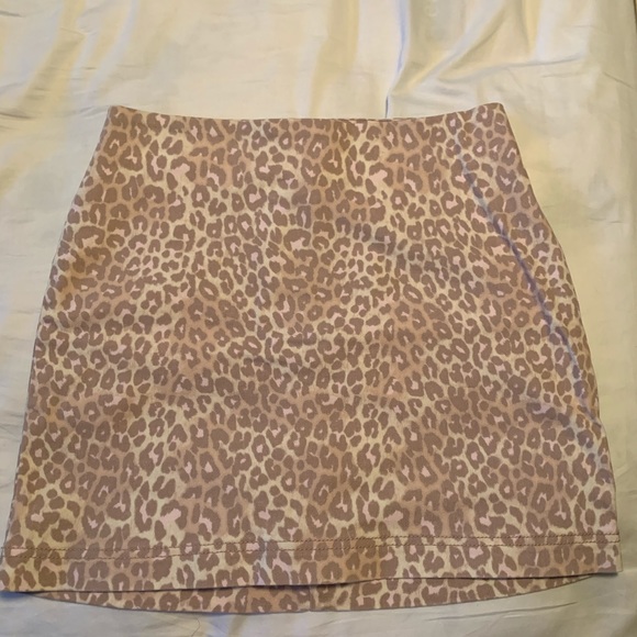 Pink colored leopard skirt - Picture 1 of 1